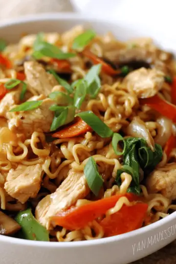 Easy Ramen Stir-Fry with Chicken and Veggies