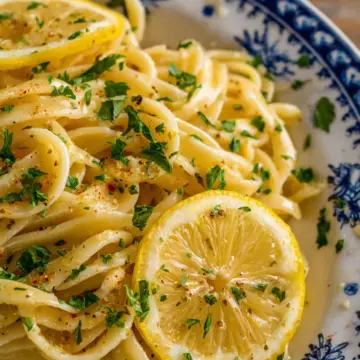 Lemon Garlic Pasta (Pasta Al Limone)
