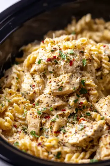 Crockpot Parmesan Garlic Chicken Pasta