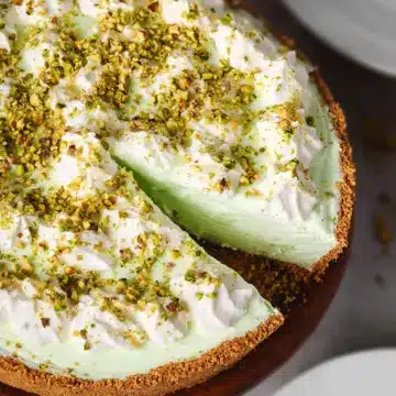 Easy No Bake Pistachio Cream Pie