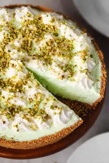 Easy No Bake Pistachio Cream Pie