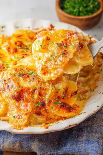 Cheesy Scalloped Potatoes with Ham